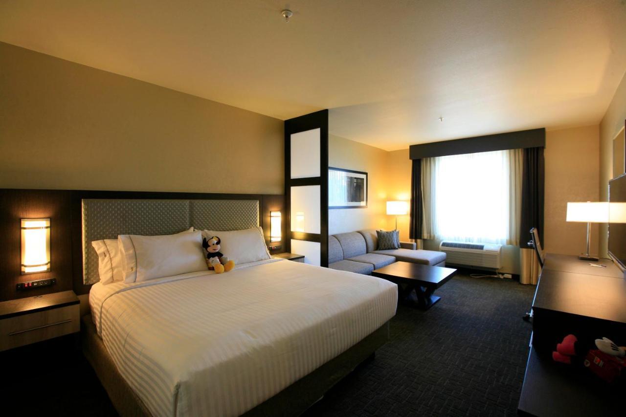Holiday Inn Express & Suites Anaheim Resort Area By Ihg Экстерьер фото